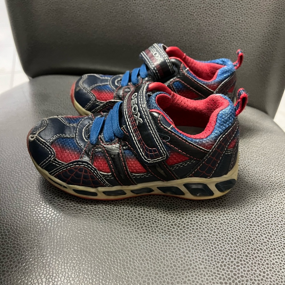 Geox superman kids runners sz 8.5 VGUC
